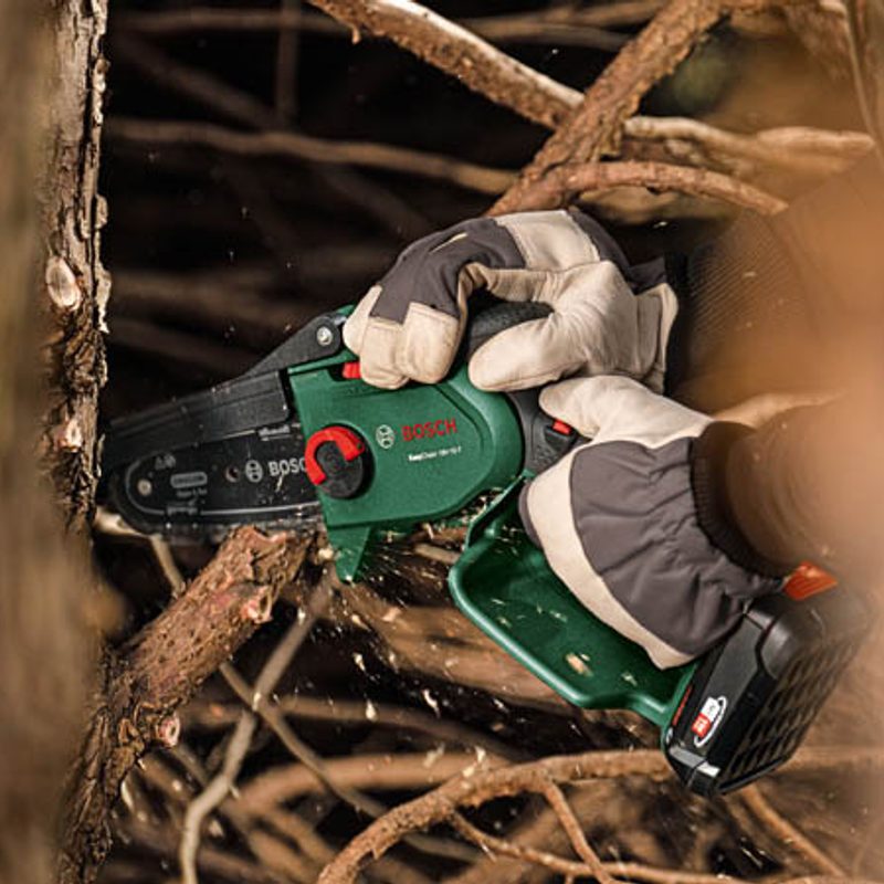 AKTION BOSCH Home & Garden EasyChain 18V157 AkkuAstsäge 15,0 cm 18